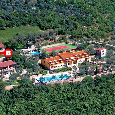 Hotel Taki Village